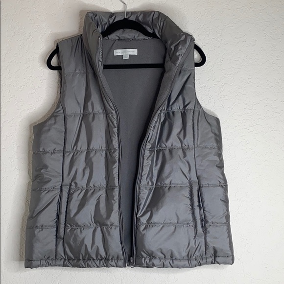 New York & Co Puffer Vest - Picture 2 of 5